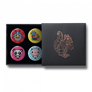 Gift Box: 4 button badges (Tado Mix)