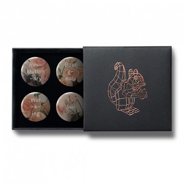 Gift Box: 4 button badges (Classy Roses)