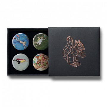 Gift Box: 4 button badges (Children Heroes)