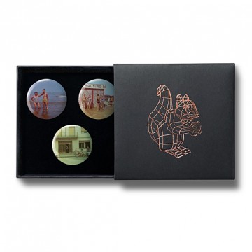Gift Box: 3 button badges (Holiday Snaps)