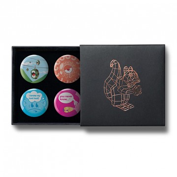 Gift Box: 4 button badges (Never Know)