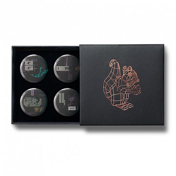 Gift Box: 4 button badges (C / M / Y / Que)