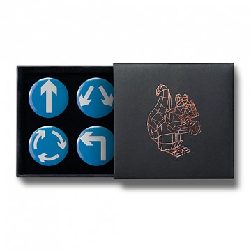 Gift Box: 4 button badges (Arrows)