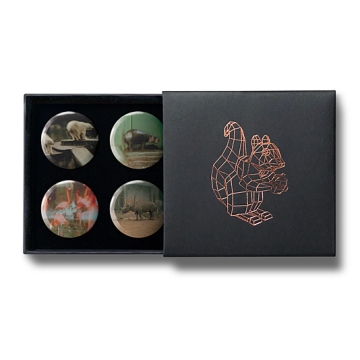 Gift Box: 4 button badges (To Cage)