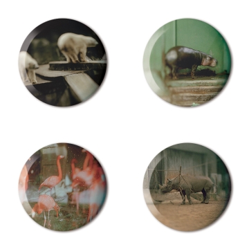 Gift Box: 4 button badges (To Cage)