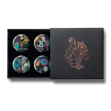 Gift Box: 4 button badges (In/Between I–IV)