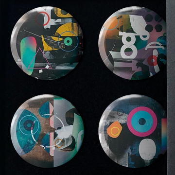 Gift Box: 4 button badges (In/Between I–IV)