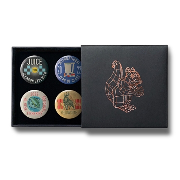 Gift Box: 4 button badges (2022: The Year Of...)