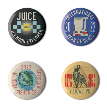 Gift Box: 4 button badges (2022: The Year Of...)