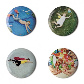 Gift Box: 4 button badges (Children Heroes)