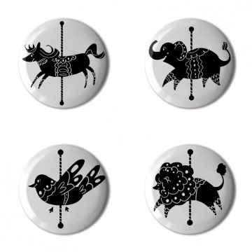 Gift Box: 4 button badges (Carousel)
