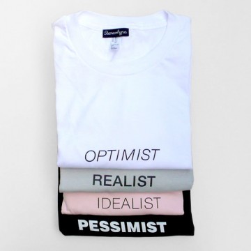 Optimist (unisex) T-shirt + badge