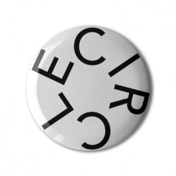 Gift Box: 4 button badges (T Y P E)