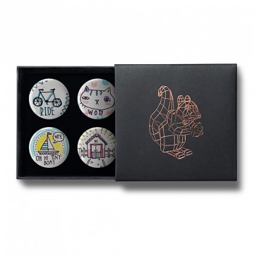 Gift Box: 4 button badges (Doodle Tiny Wot)