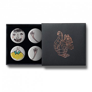 Gift Box: 4 button badges (Doodle DIY Waving)