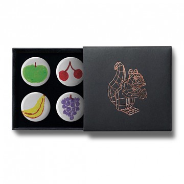 Gift Box: 4 button badges (Doodle Fruits)