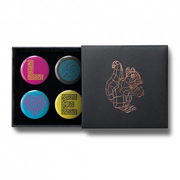Gift Box: 4 button badges (Love Maze)