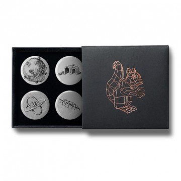 Gift Box: 4 button badges (Atoms)