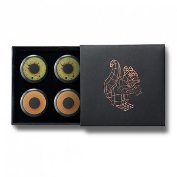 Gift Box: 4 button badges, 2 each (Bird Eyes)