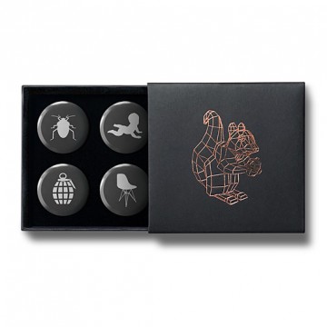 Gift Box: 4 button badges (Silhouettes)
